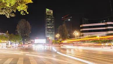4K实拍昆明城市夜景交通车流延时风光视频的预览图